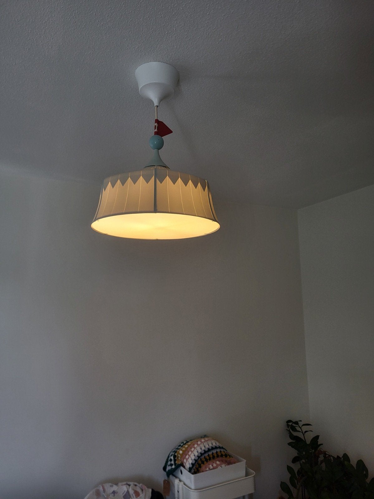 IKEA Kinderkamerlamp Circus tent, Ophalen, Zo goed als nieuw, Kunststof, Kindvriendelijk, Speels