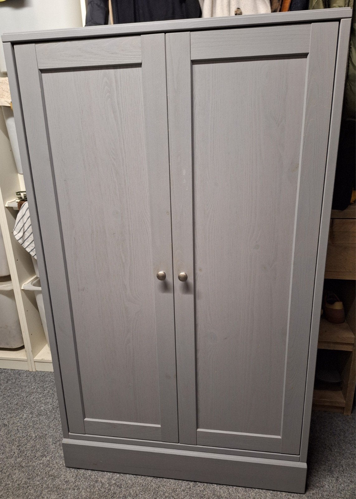 Grijze kast met deuren en planken - Zo goed als nieuw, Ophalen, Met deur(en), 100 tot 150 cm, 50 tot 100 cm
