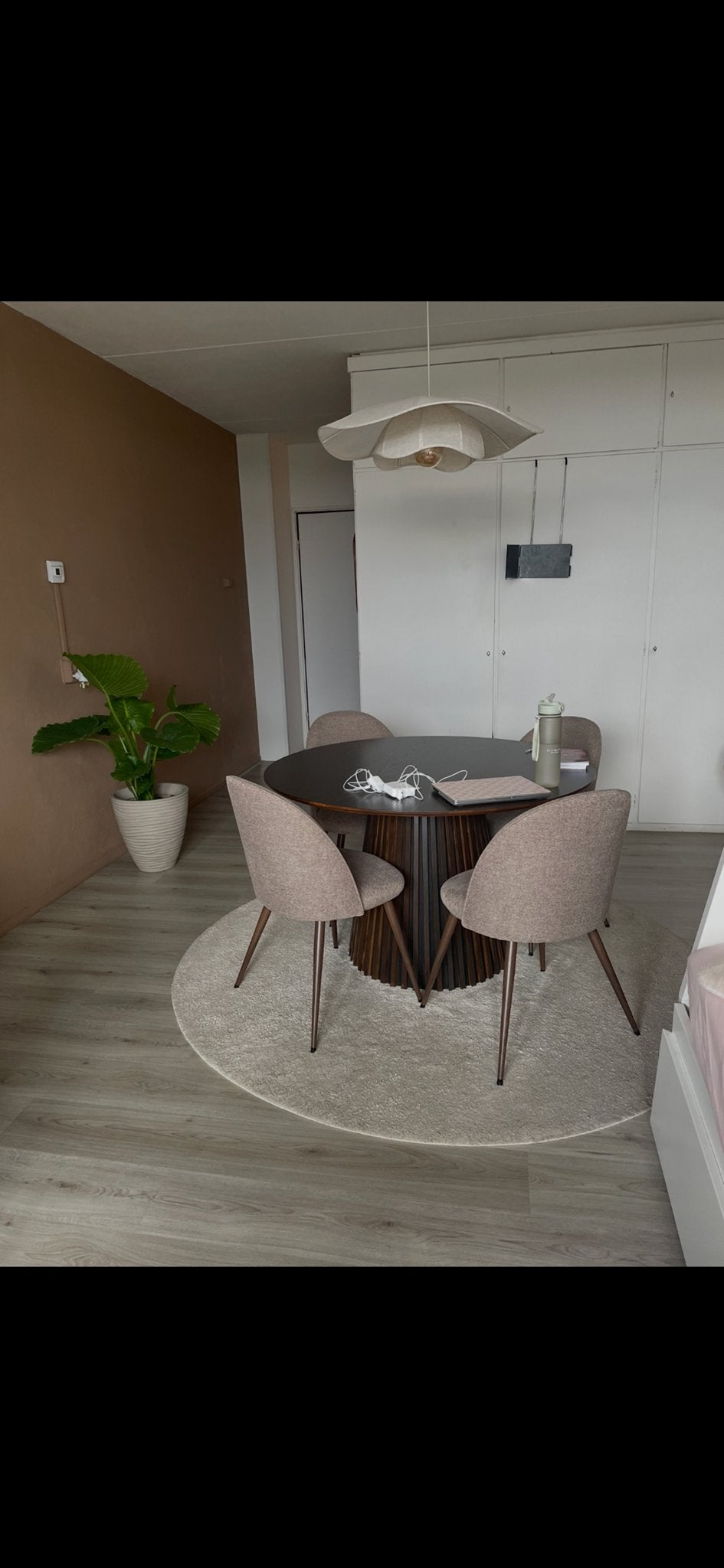 Set van 4 moderne eetkamerstoelen - Zo goed als nieuw, Ophalen, Bruin, Zo goed als nieuw, Vier