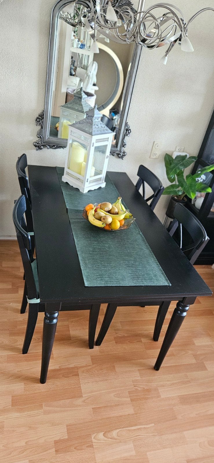 EETTAFEL MET 4 STOELEN ZWART IKEA, Ophalen, 50 tot 100 cm, 150 tot 200 cm, Vier personen