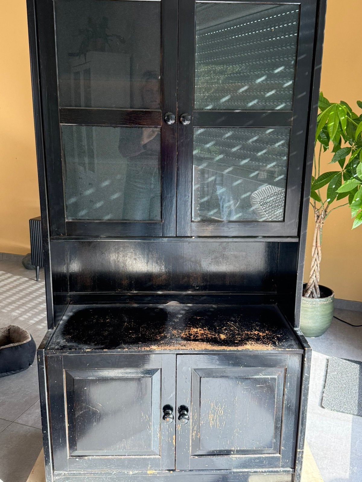 Gratis af te halen zwarte houten kast, Ophalen, 150 tot 200 cm, 25 tot 50 cm, Gebruikt