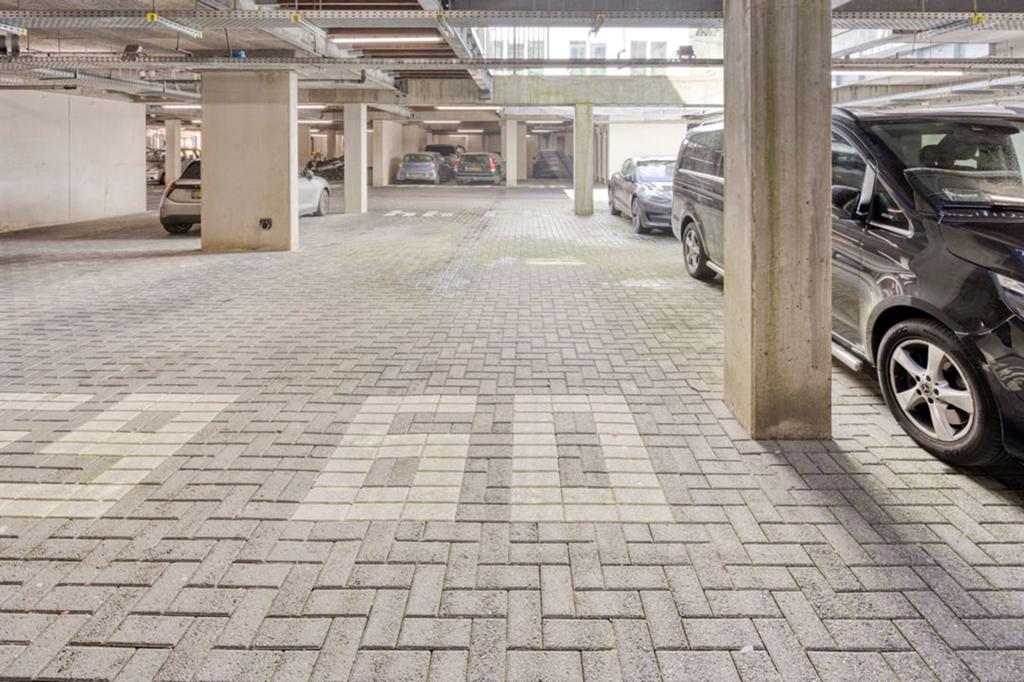 Parkeerplaats te huur – Amsterdam  (A10/Rembrandtpark), Huizen en Kamers, Garages en Parkeerplaatsen, Amsterdam