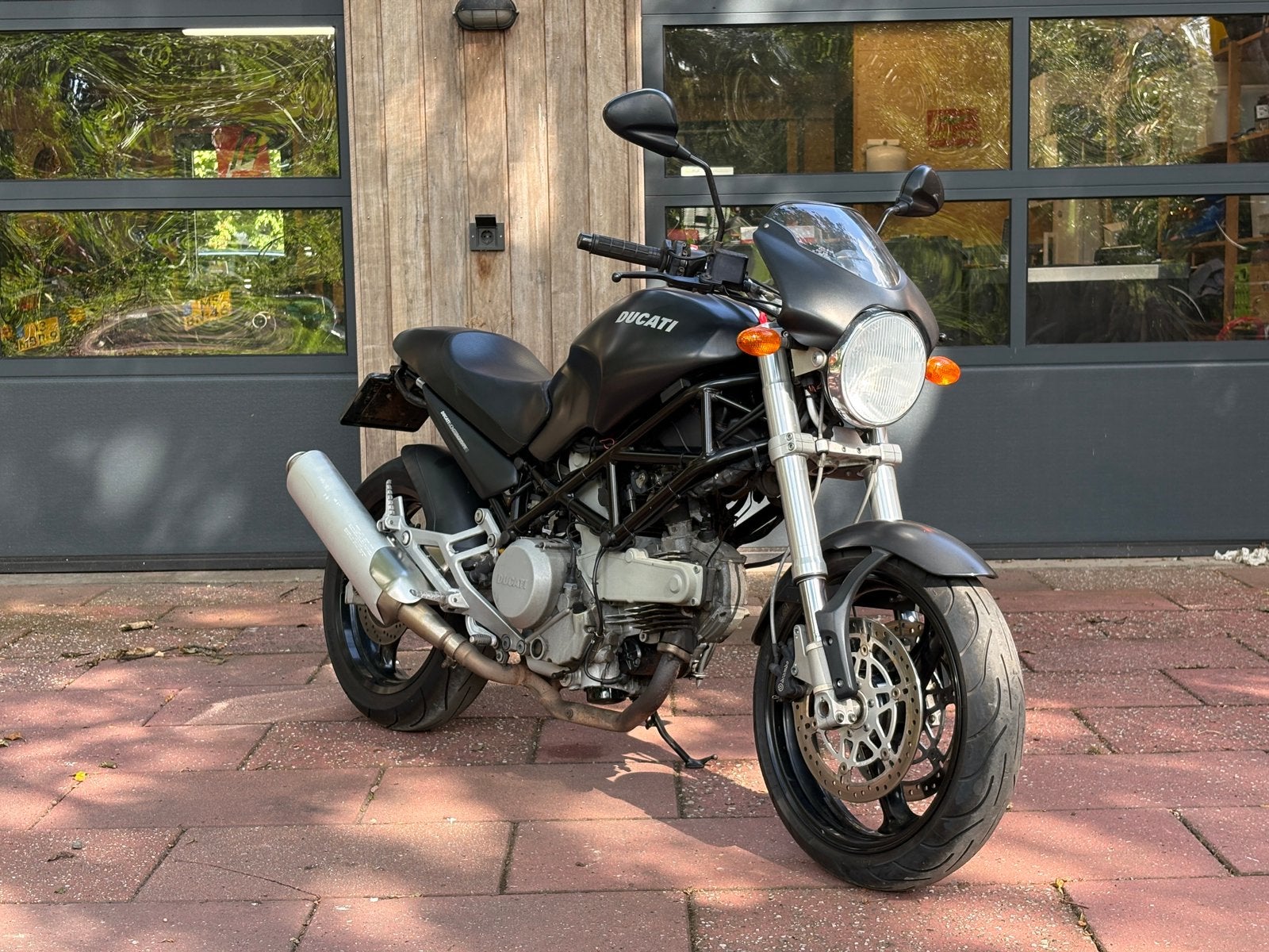 Ducati Monster 620 I.E. Dark 2005, Motoren, Motoren | Ducati, Handvatverwarming, 2 cilinders, Meer dan 35 kW, Minimaal motorrijbewijs A2