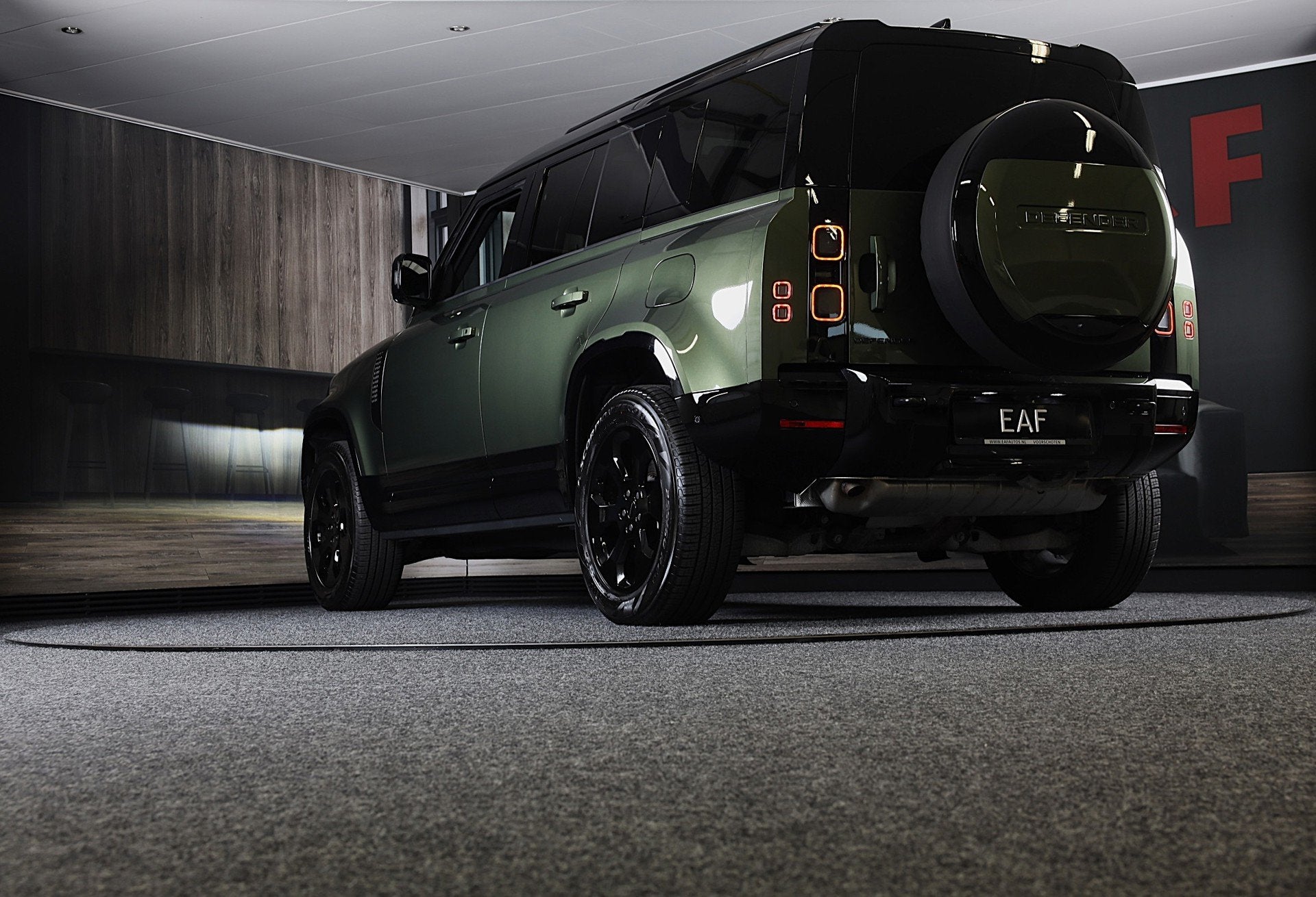 Land Rover Defender 110 2.0 P300e 110 X-Dynamic SE / FACELIF, Auto's, Automaat, Gebruikt, Zwart, 4 cilinders