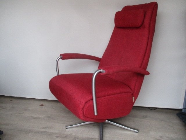 NIEUWSTAAT Prominent C100 stof rood elektr. extra large, Ophalen of Verzenden, Zo goed als nieuw, Hout, 50 tot 75 cm