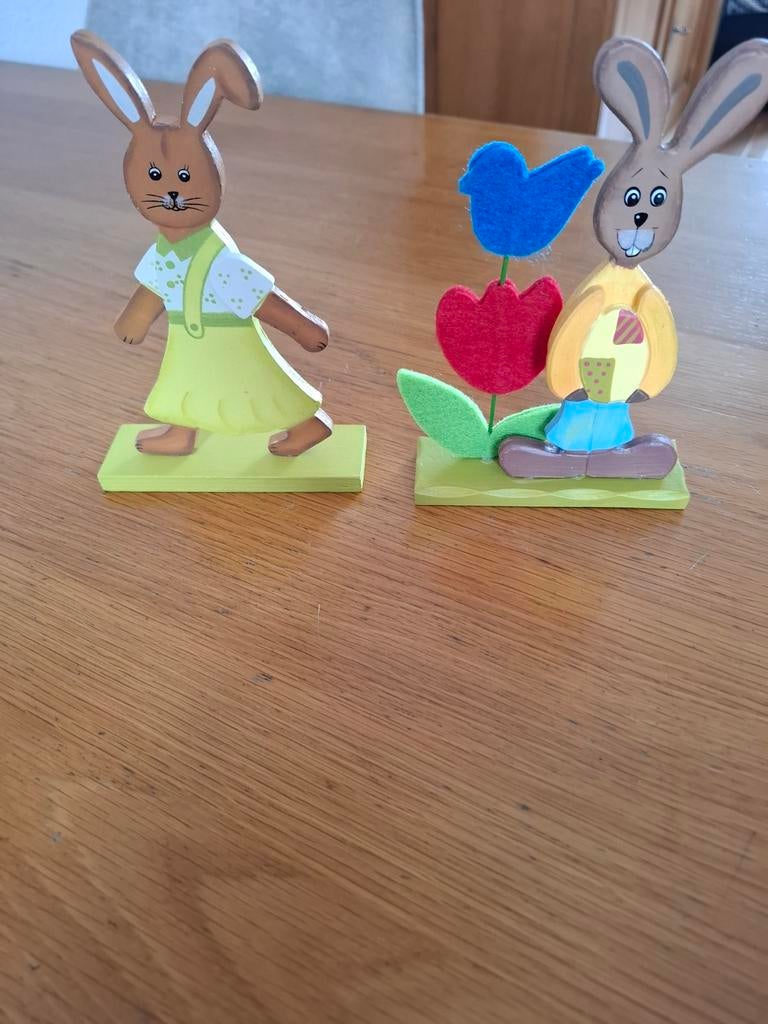 2 houten beschilderde paashaasjes, Ophalen, Zo goed als nieuw