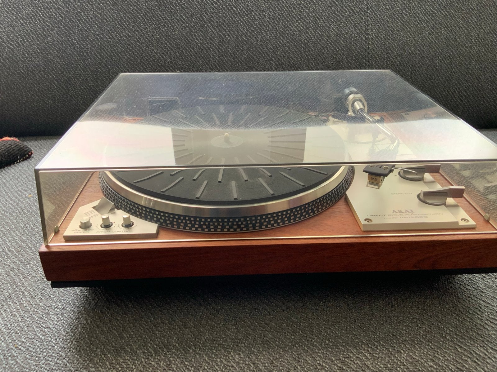 Akai AP-206C Platenspeler met Mahonie Plint, Audio, Tv en Foto, Platenspelers, Ophalen of Verzenden, Zo goed als nieuw, Platenspeler