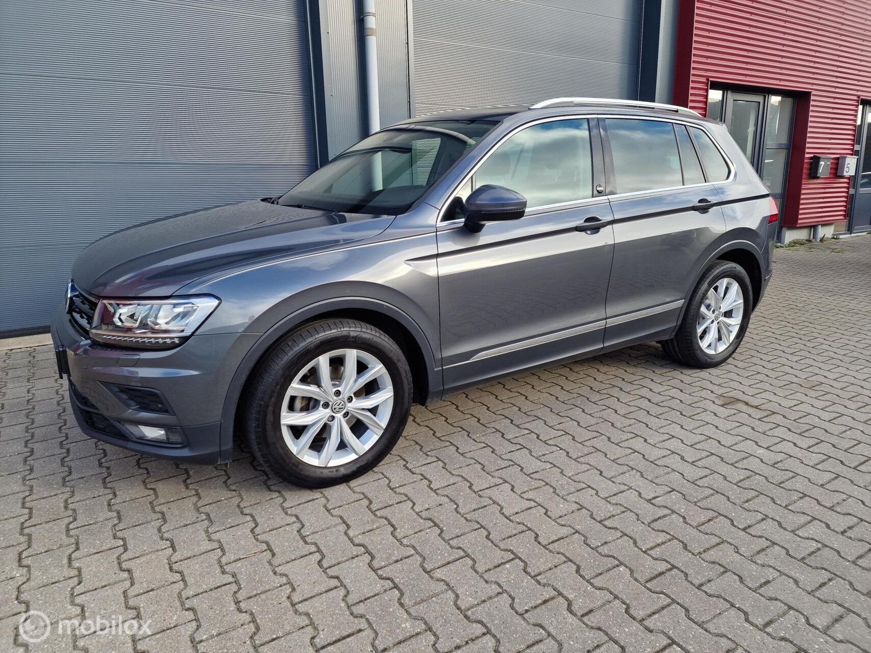 Volkswagen Tiguan 1.4TSI /Panoramadak /Trekhaak / Camera, Stof, 4 cilinders, 150 pk, SUV of Terreinwagen