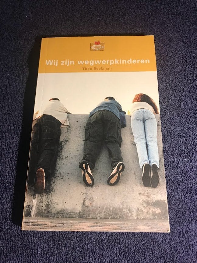 Kinderboek: Wij zijn wegwerpkinderen - Thea Beckman., Boeken, Gelezen, Ophalen of Verzenden, Thea Beckman, Fictie