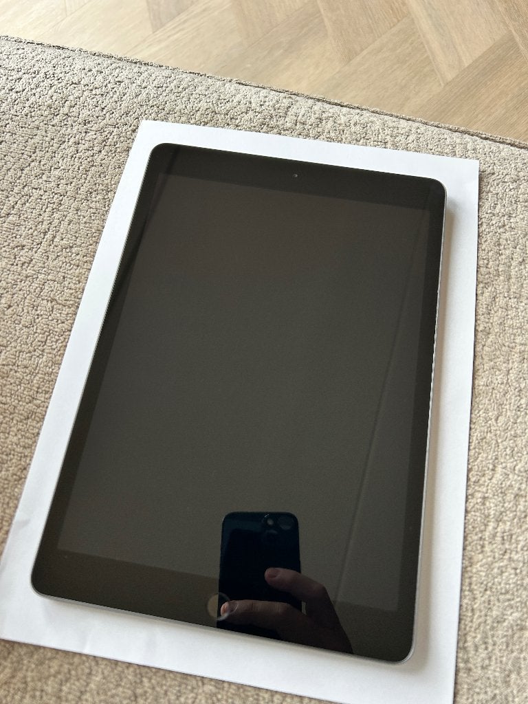 iPad 2020 WiFi + Cellular (2 stuks), Computers en Software, 32 GB, Apple iPad, Refurbished, Grijs