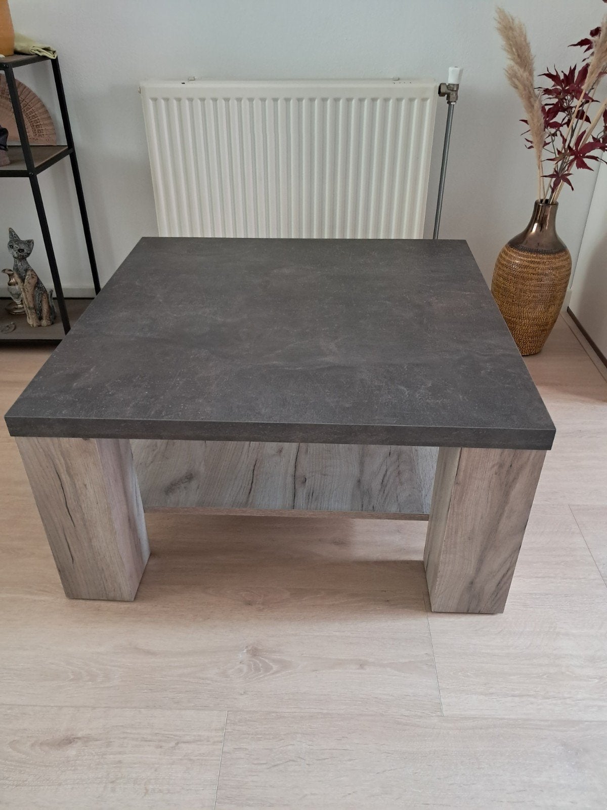 satriani salontafel met betonlook boven blad., Ophalen