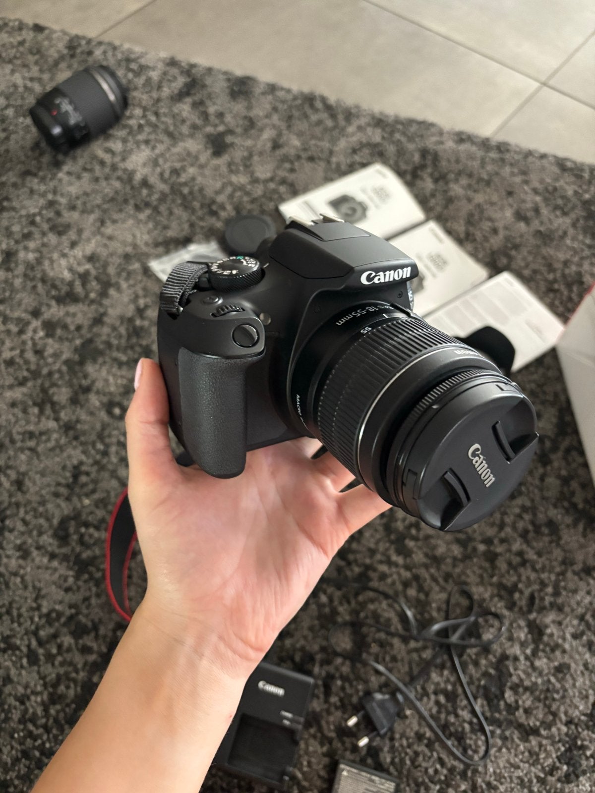 Canon EOS 1300D Spiegelreflexcamera met 2 lenzen en tas, Ophalen, Spiegelreflex, Canon, Zo goed als nieuw