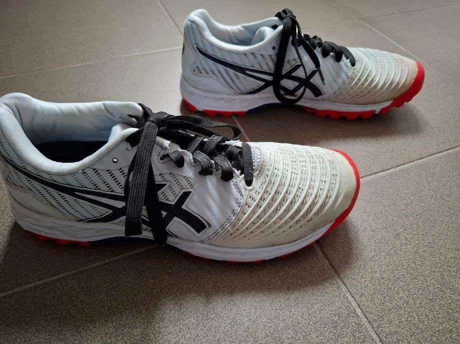 Asics hockey- of korfbalschoenen, Ophalen of Verzenden, Zo goed als nieuw, Schoenen