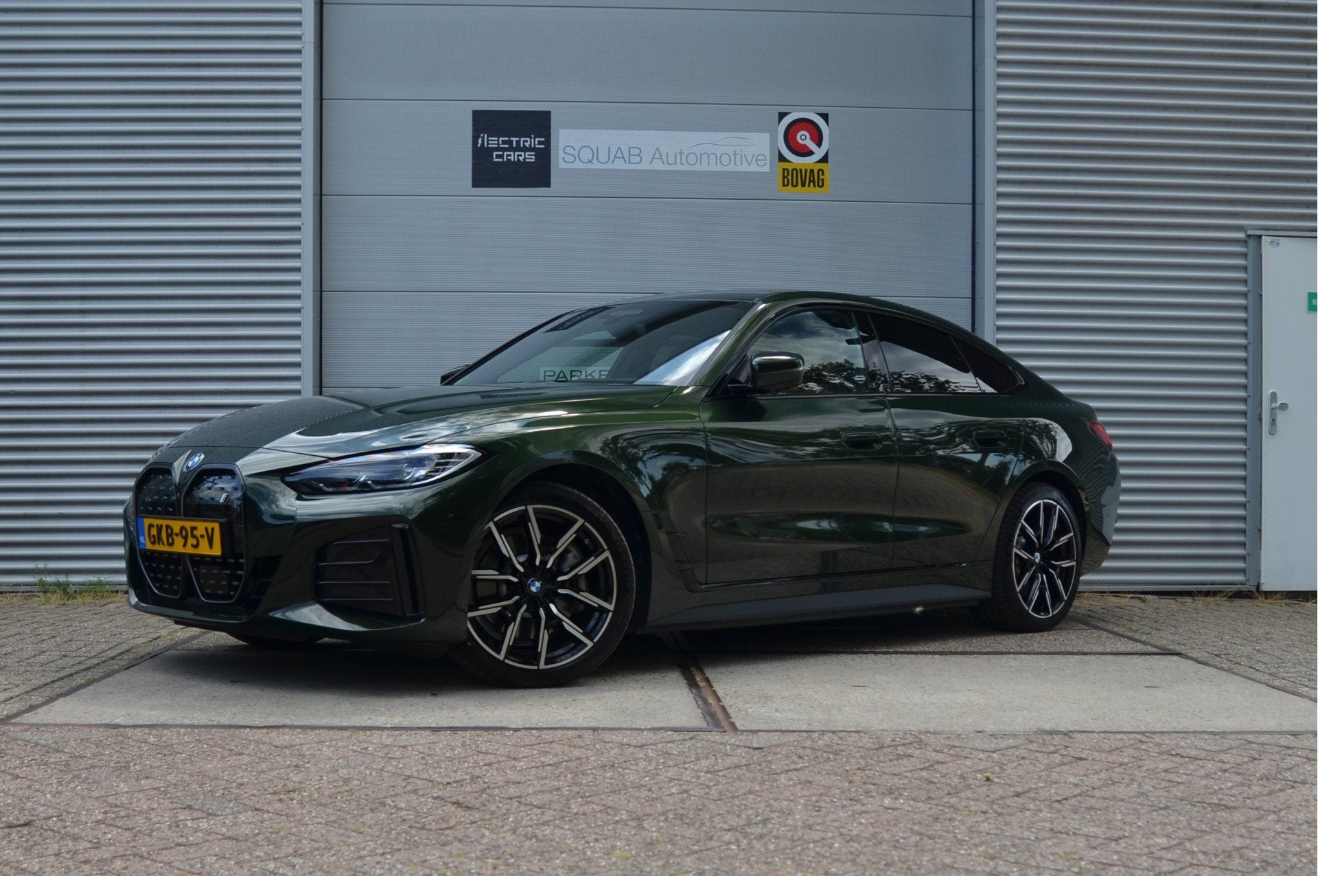 BMW i4 eDrive40 High Executive 84 kWh Trekhaak, Pano, M-Spor, 12 maanden, 590 km, 340 pk, Leder