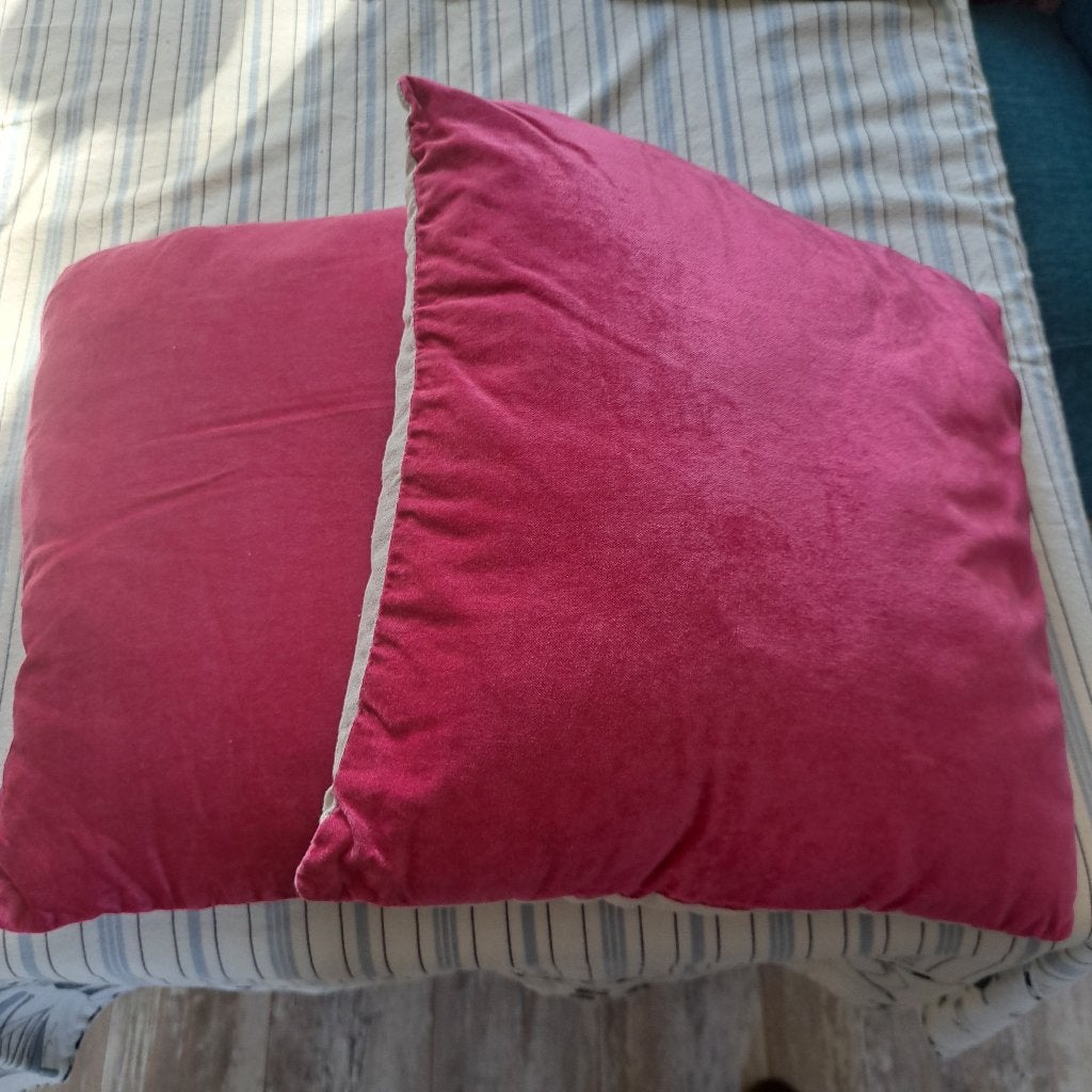 2 Zuurstok roze kussens met binnenkussens., Ophalen, Vierkant, Zo goed als nieuw, Sierkussen