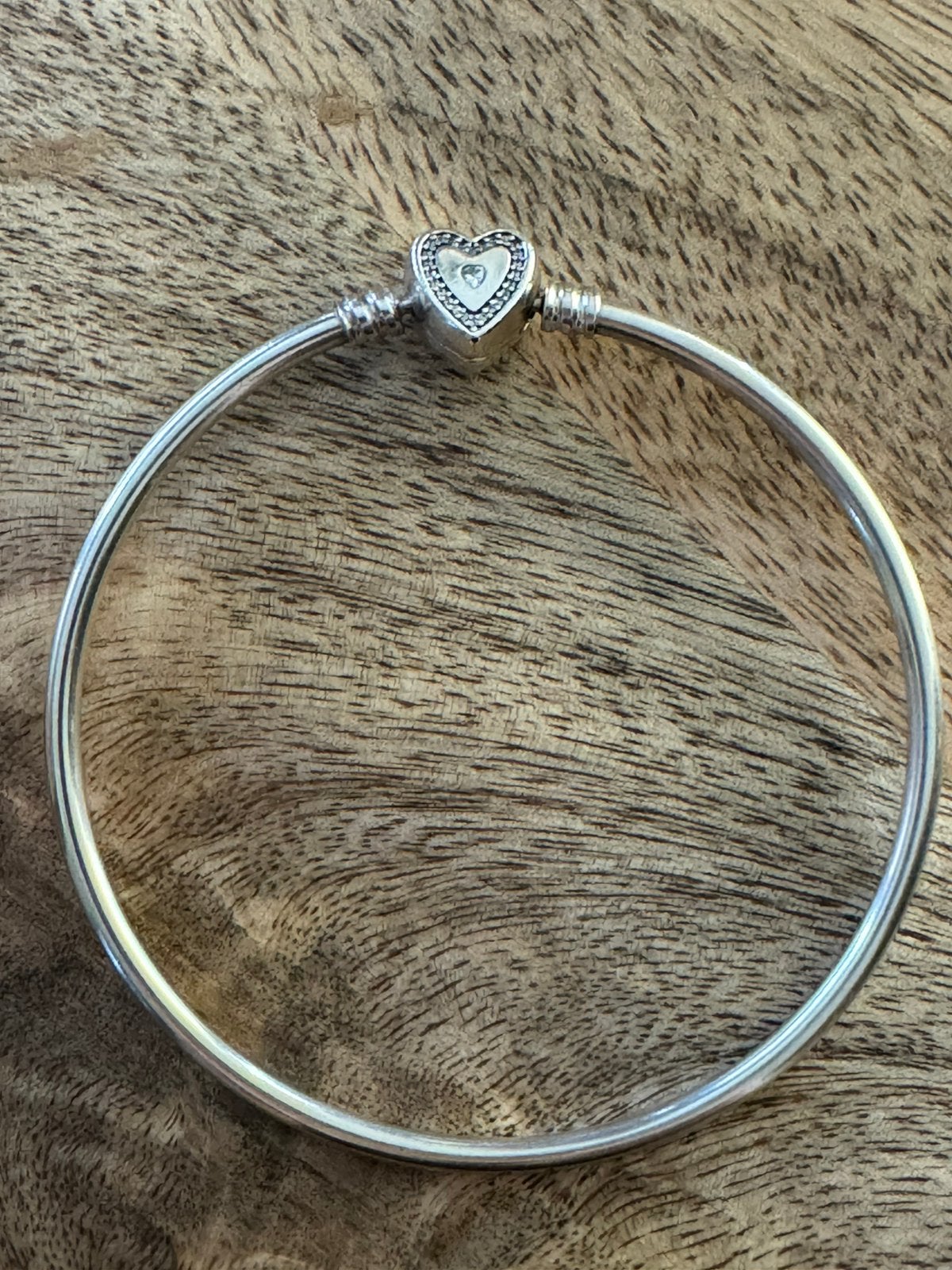 Pandora bangle met hartsluiting, nieuw en ongedragen, Sieraden, Tassen en Uiterlijk, Armbanden, Ophalen of Verzenden, Nieuw, Zilver