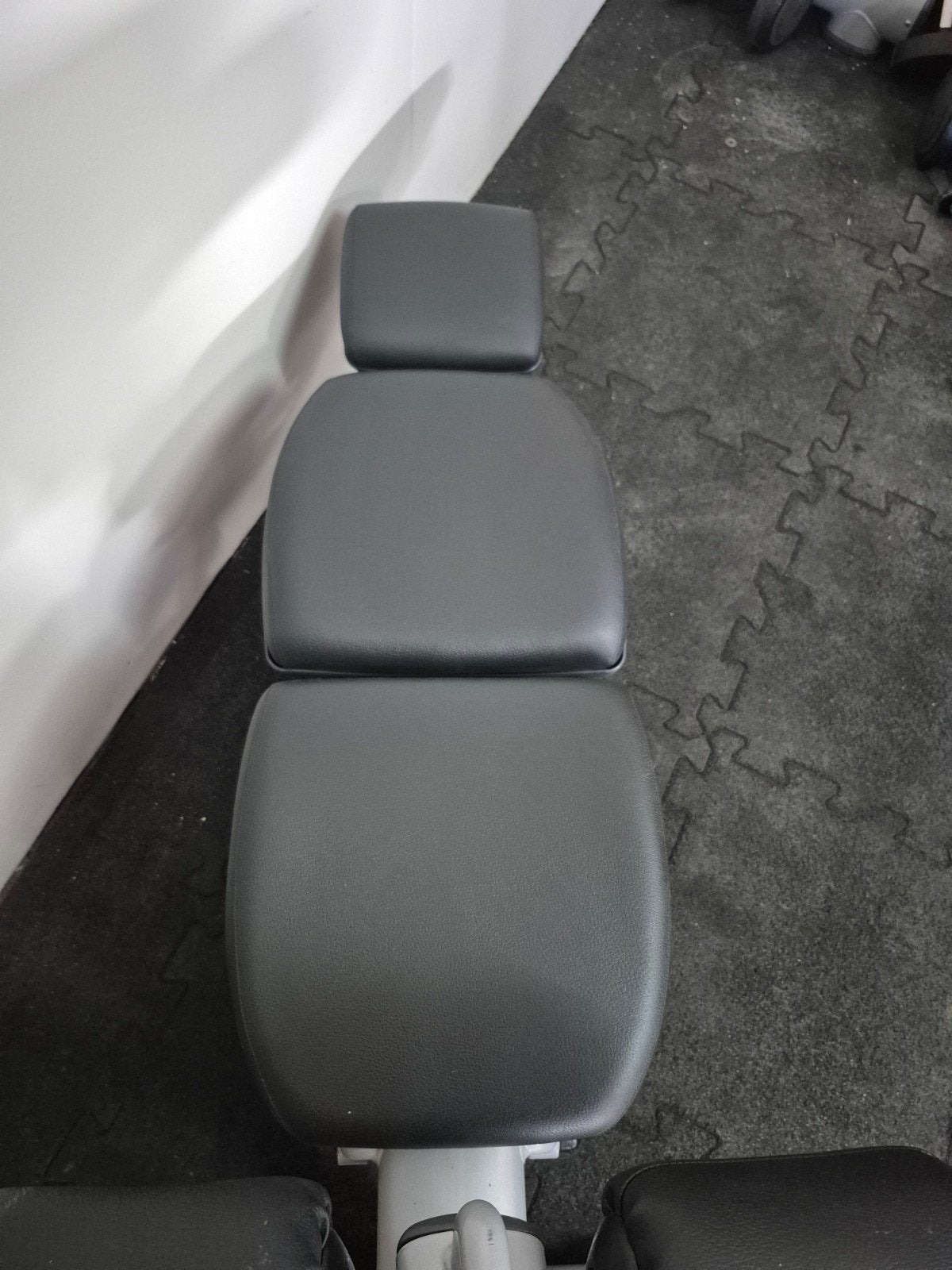Technogym Ab Crunch Bench – Professionele Buikspierbank, Sport en Fitness, Ophalen, Zo goed als nieuw, Fitnessbank