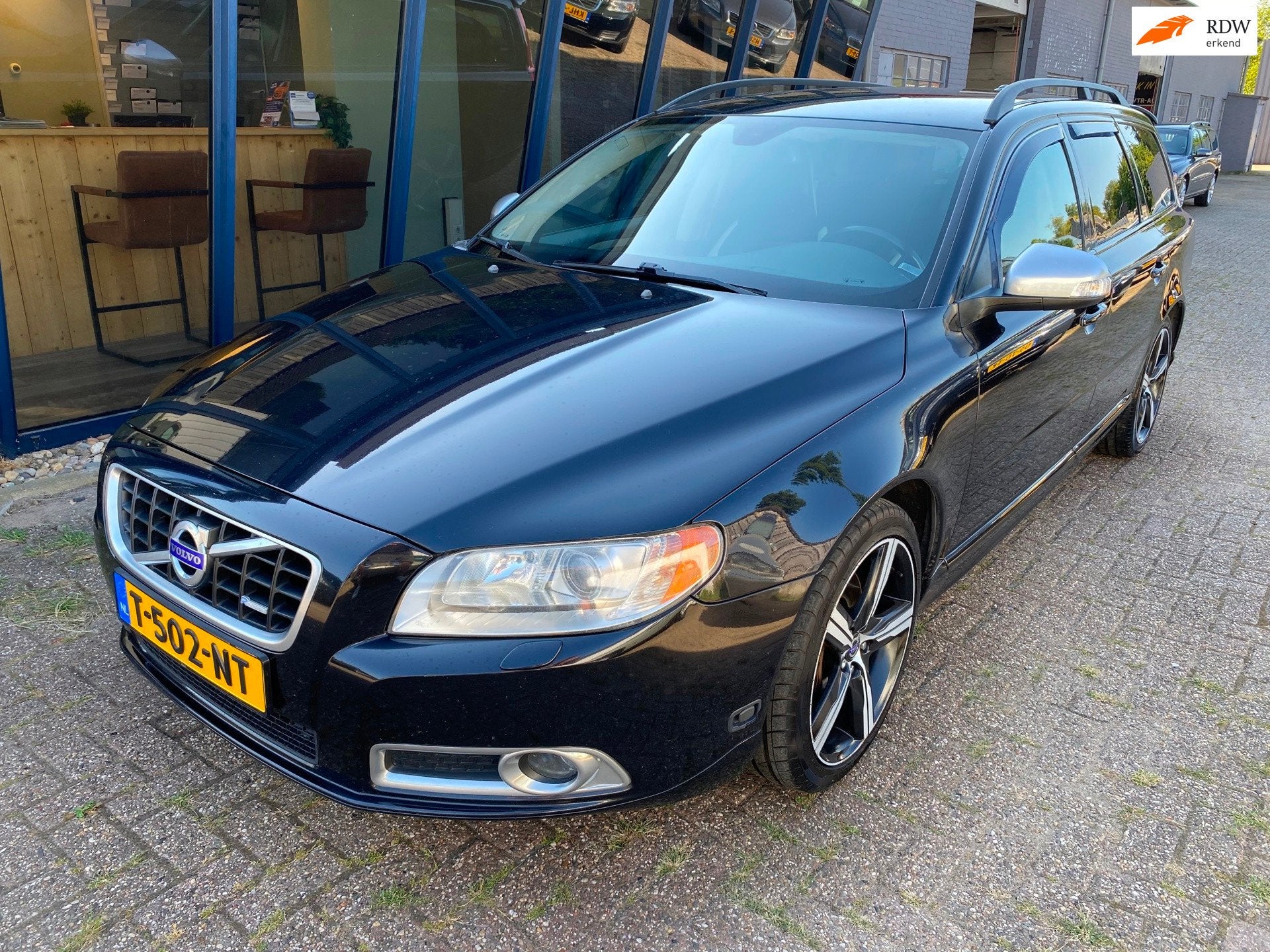 Volvo V70 2.5FT R-Design 230PK LEER / XENON / PDC / TREKHAAK, Auto's, Volvo, Gebruikt, Zwart, Handgeschakeld, Automatische klimaatregeling
