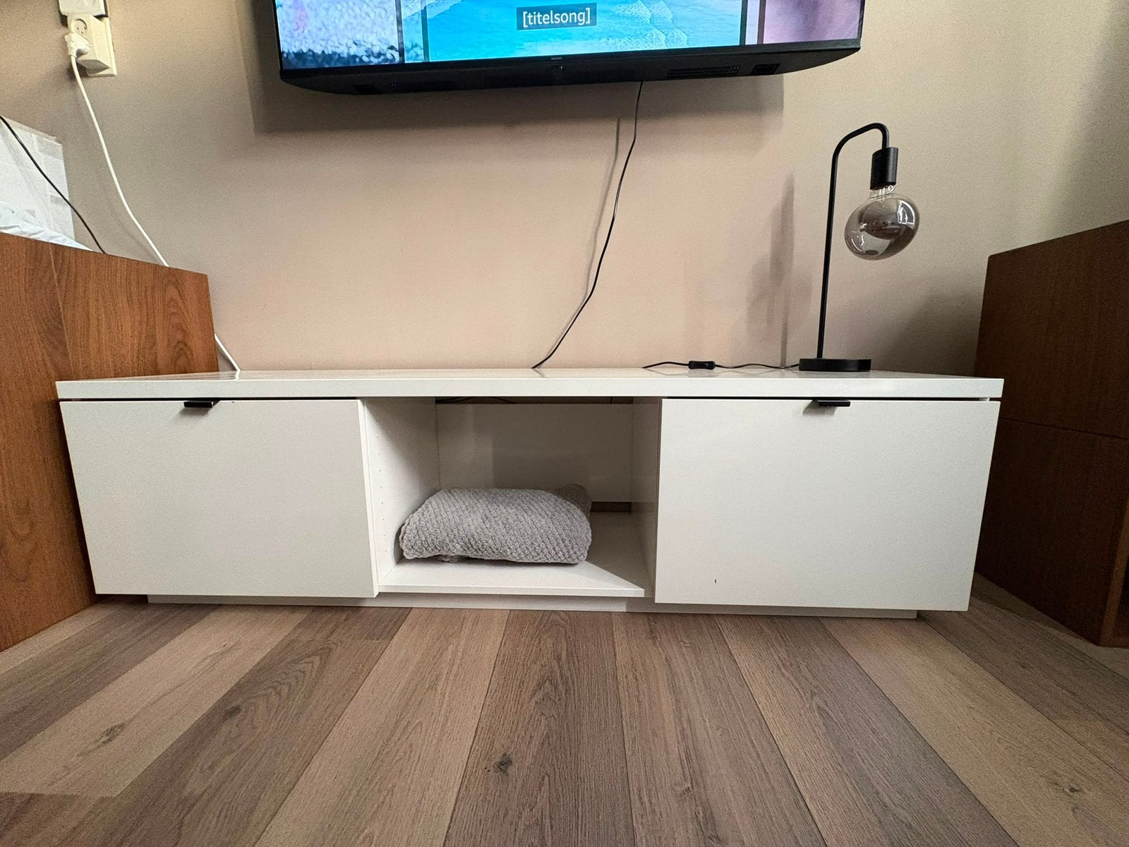 Gratis Tv meubel, Ophalen, 150 tot 200 cm, Zo goed als nieuw, Minder dan 100 cm