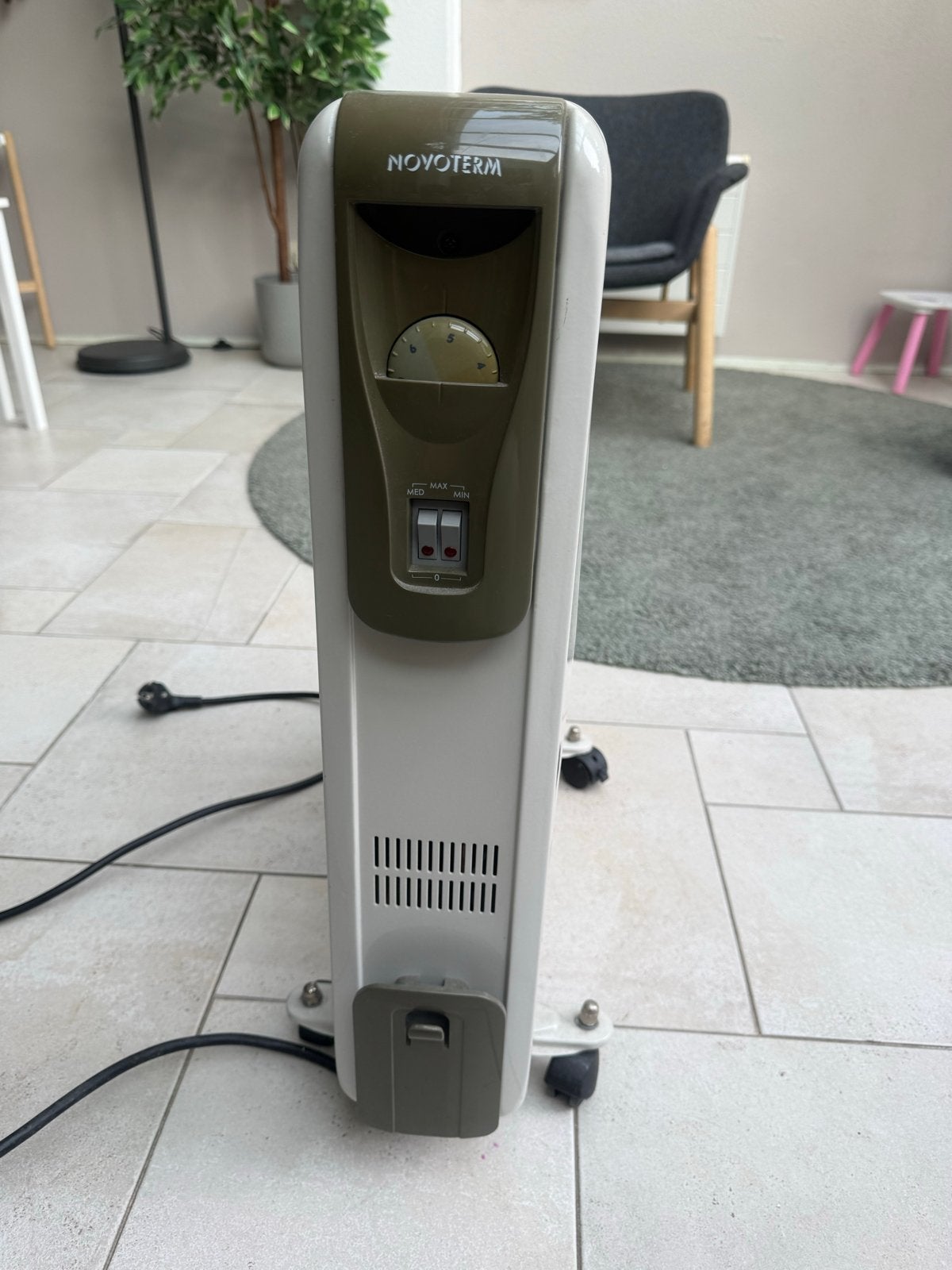 Novoterm RAY2511 Oliegevulde Elektrische Radiator 2500W, Ophalen, 30 tot 80 cm, Gebruikt, Radiator