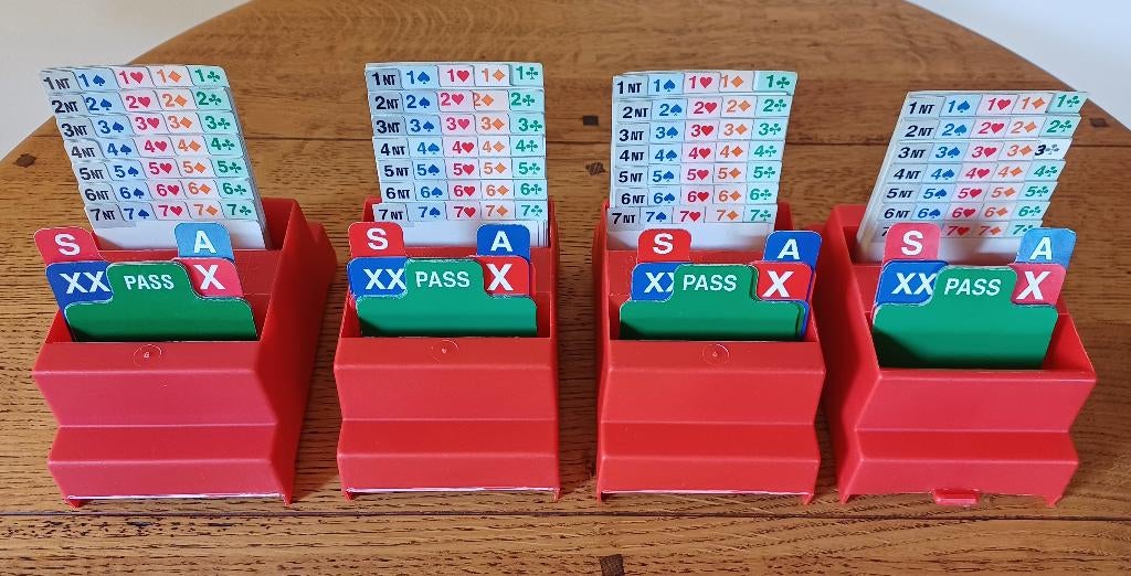 Bridge biedboxen en bridge tafelkleed, Hobby en Vrije tijd, Gezelschapsspellen | Kaartspellen, Drie of vier spelers, Ophalen of Verzenden
