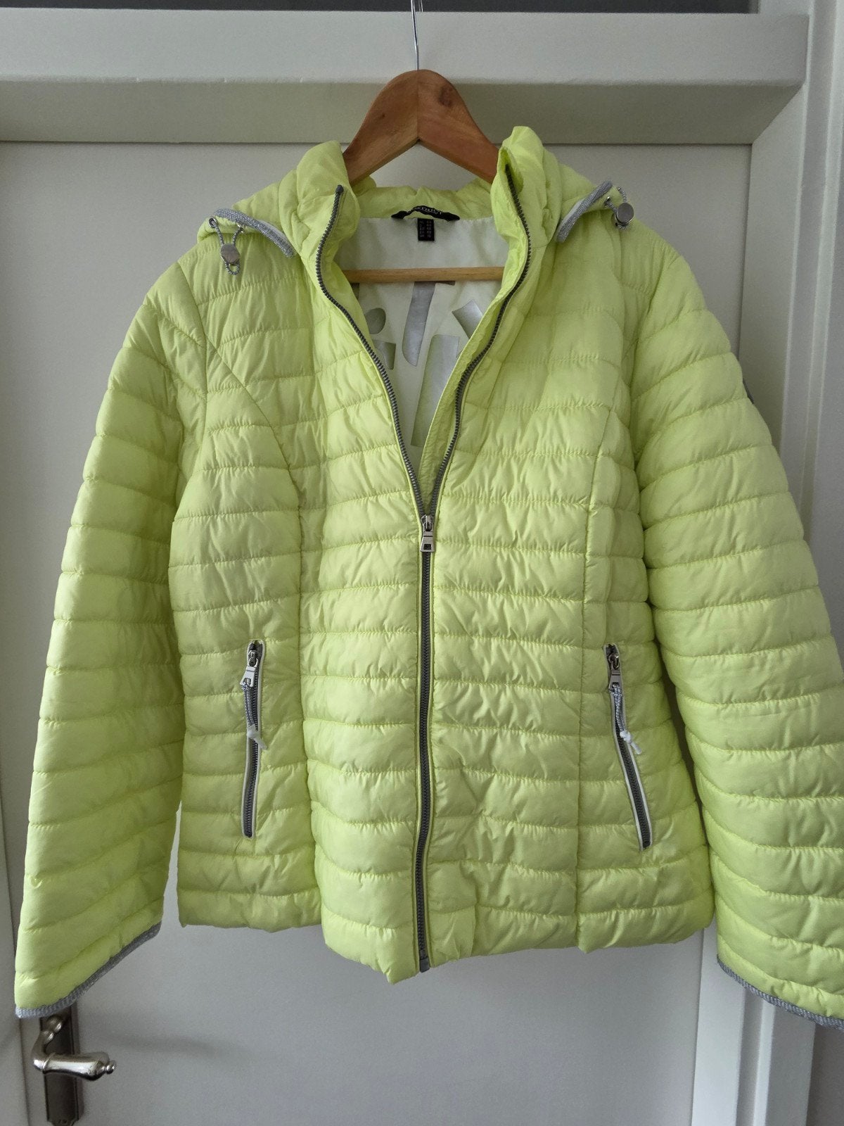 Fluoriserend geel jasje van District, Kleding | Dames, Jassen | Winter, Ophalen, Geel, Maat 42/44 (L), Zo goed als nieuw