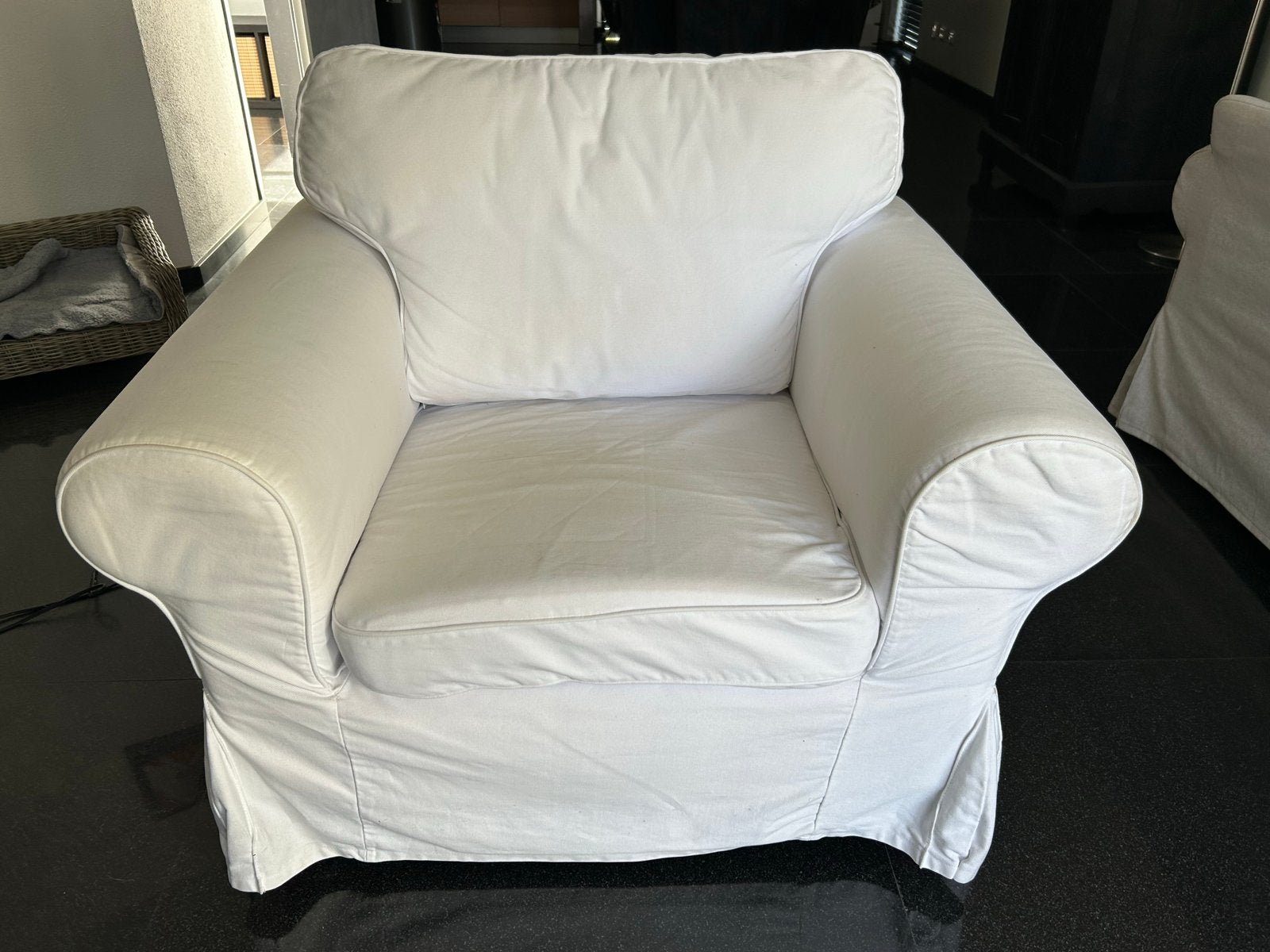 Gratis af te halen: witte fauteuil Ektorp (Ikea), Ophalen, Gebruikt, 75 tot 100 cm, 75 tot 100 cm