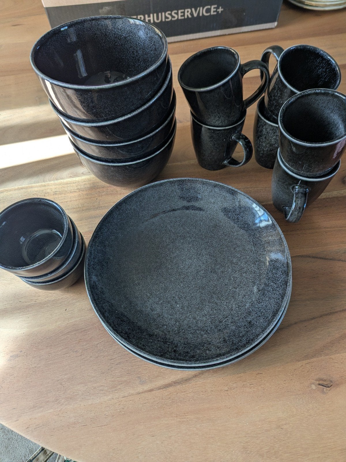 Zwart servies van de Action, Ophalen
