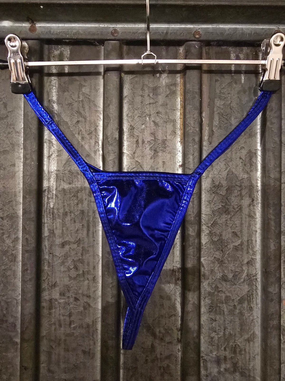 Glanzende blauwe string, Kleding | Dames, Ondergoed en Lingerie, Onbekend, Verzenden, Blauw