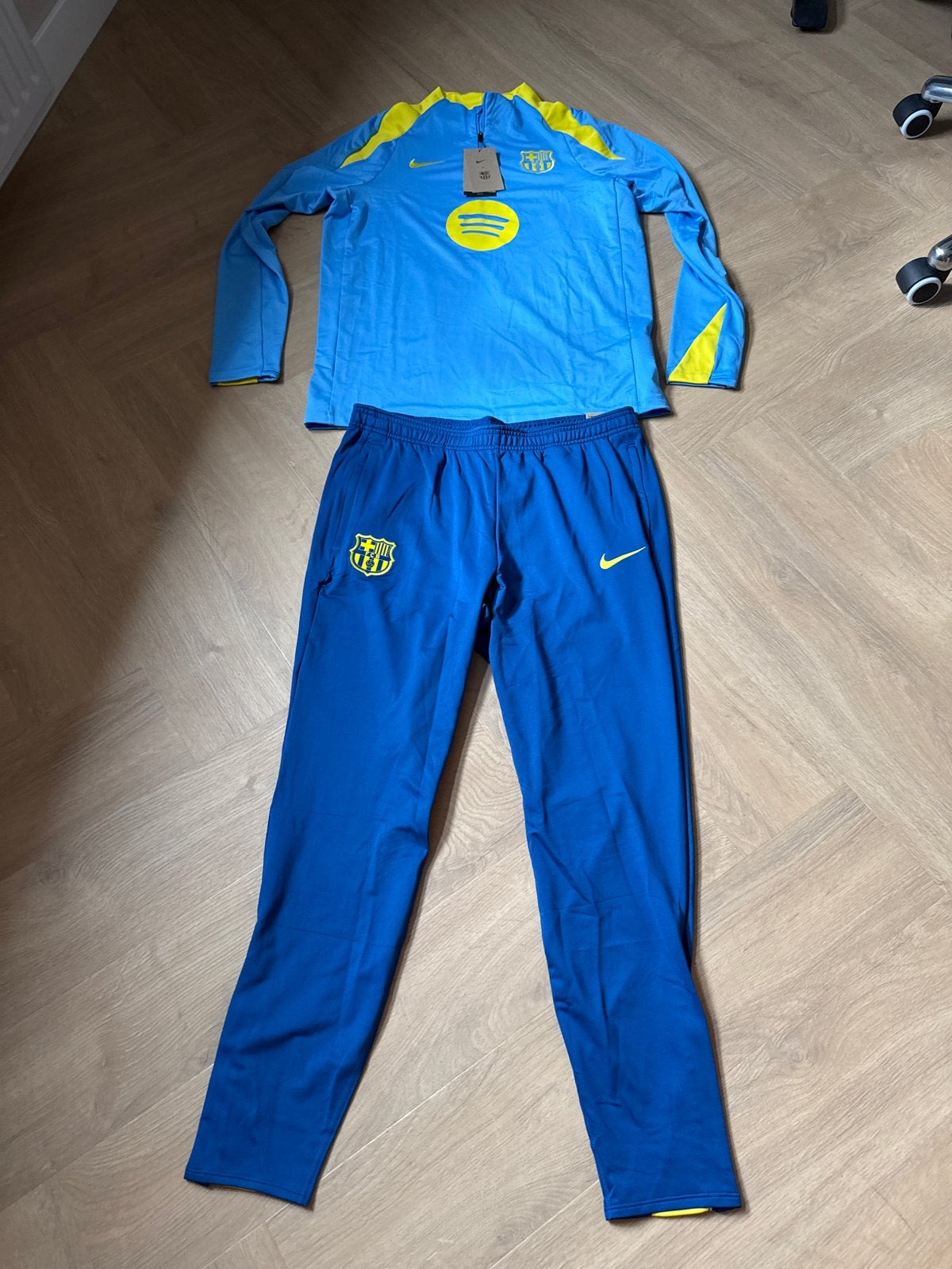 Nieuw! Origineel FC Barcelona Trainingspak Maat L, Maat L, Ophalen of Verzenden, Nieuw, Trainingspak