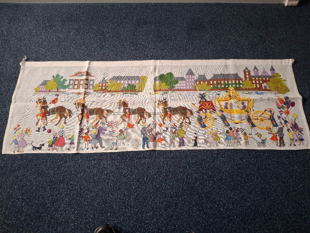 Geborduurd wandkleed met goudenkoets en 8 paarden, Ophalen of Verzenden, Gebruikt