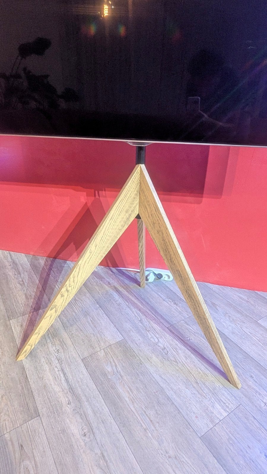 Houten driepoot TV-standaard, Ophalen, Zo goed als nieuw