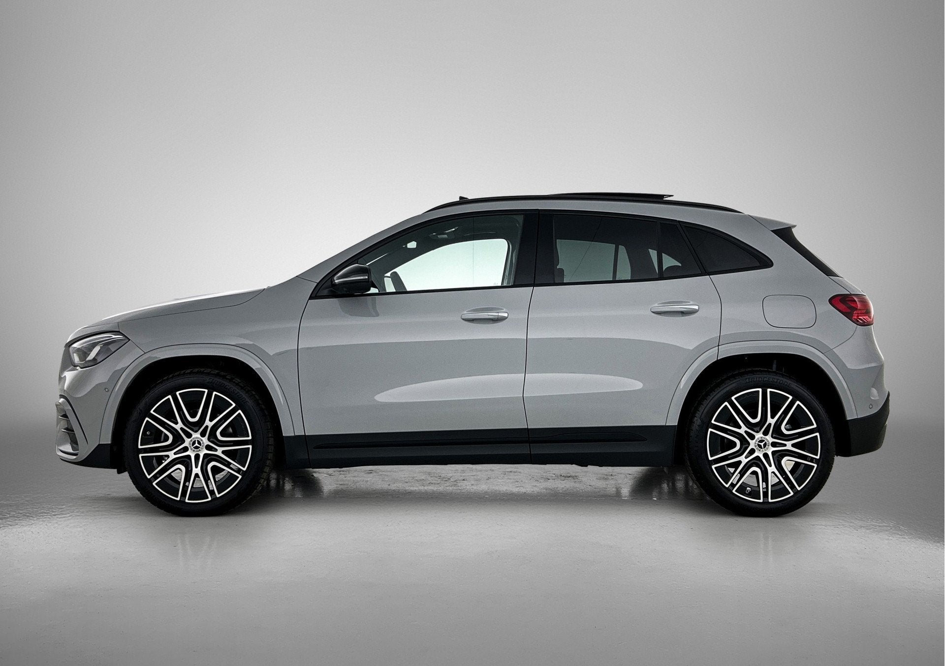 Mercedes-Benz GLA 250 e 140 Year Edition | Premium Plus pakk, Automatische klimaatregeling, Zwart, 4 cilinders, 15 kWh