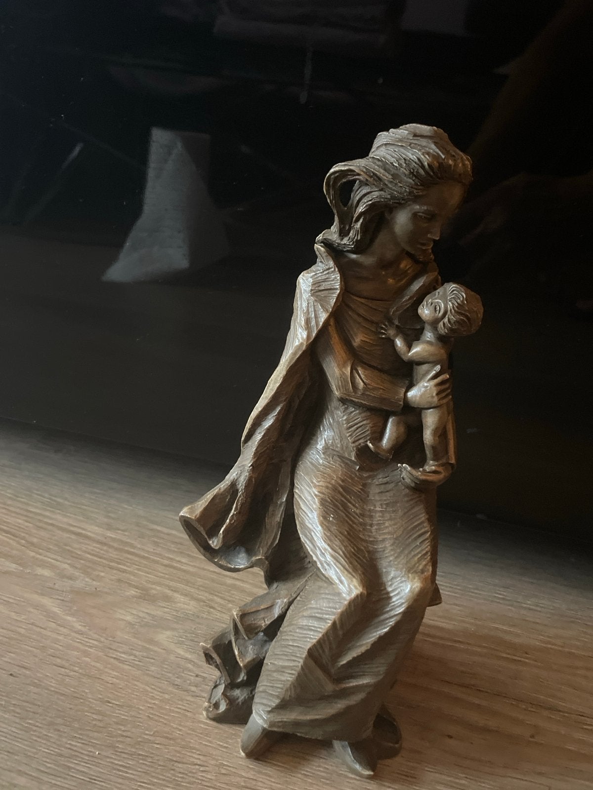 Kunst beeldje van hars - Moeder en kind, Antiek en Kunst, Groep mensen, Minder dan 20 cm, Kunststof, Ophalen of Verzenden
