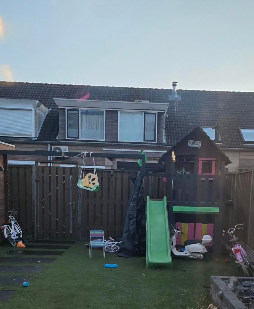 Houten speelhuisje met glijbaan en schommel, Ophalen of Verzenden, Gebruikt, Schommel