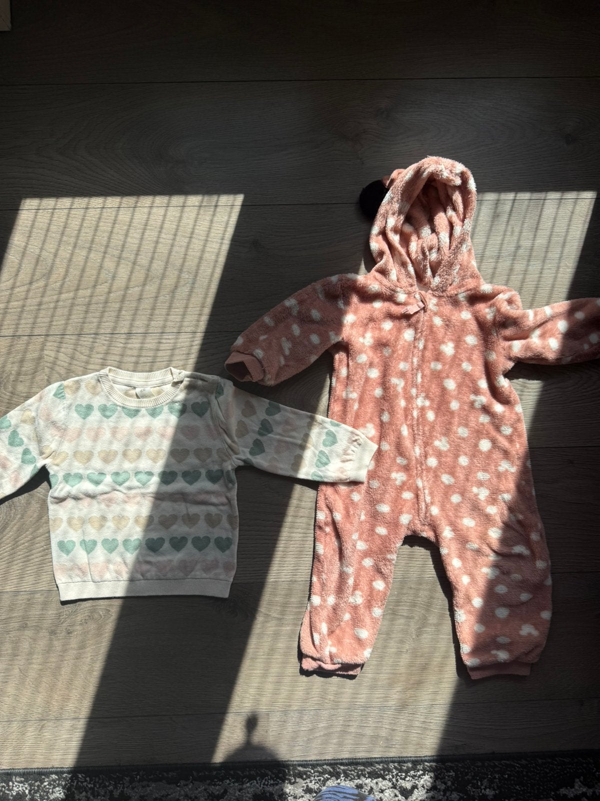 Hartjes trui en minni mouse onesie, Ophalen of Verzenden, Gebruikt, Meisje