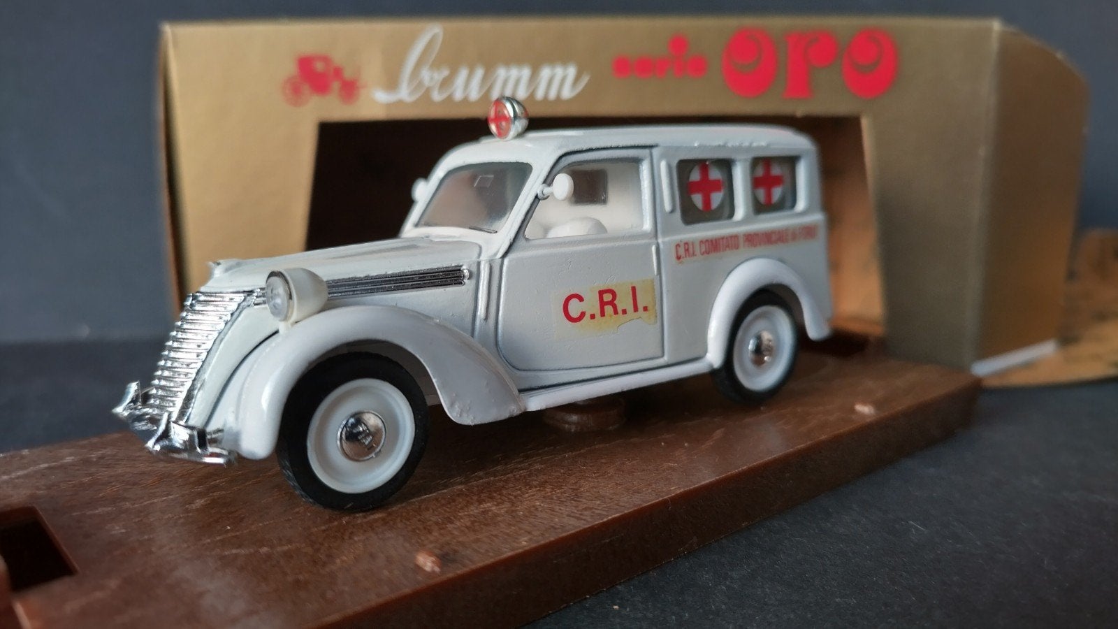 Fiat 1100 E Ambulance Croce Rossa 1:43 Brumm Pol, Hobby en Vrije tijd, Overige merken, Auto, Verzenden, .