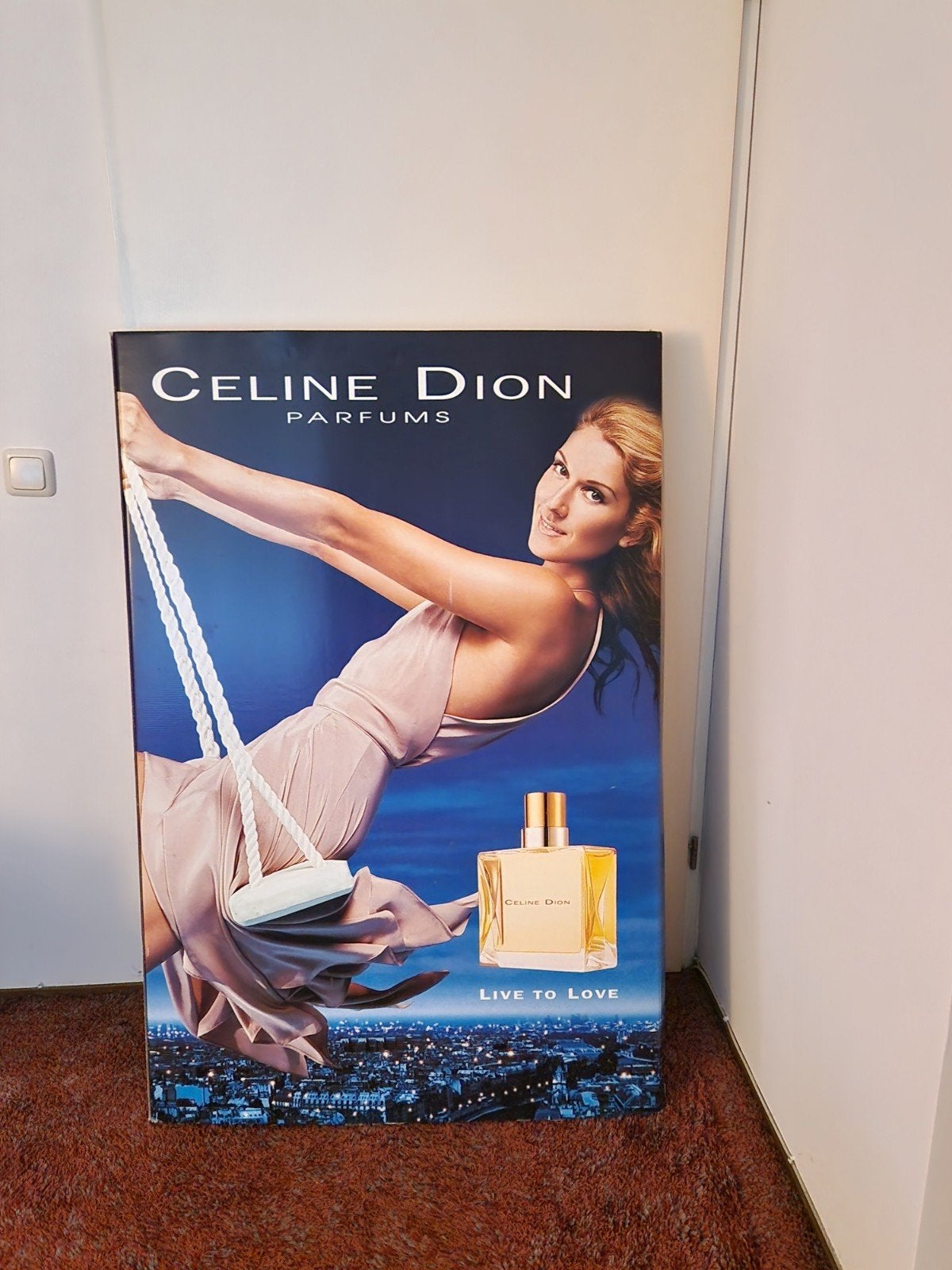 Celine Dion Parfums Live to Love , detectiepoorthoes, Verzamelen, Muziek, Artiesten en Beroemdheden, Ophalen, Gebruikt, Poster, Artwork of Schilderij