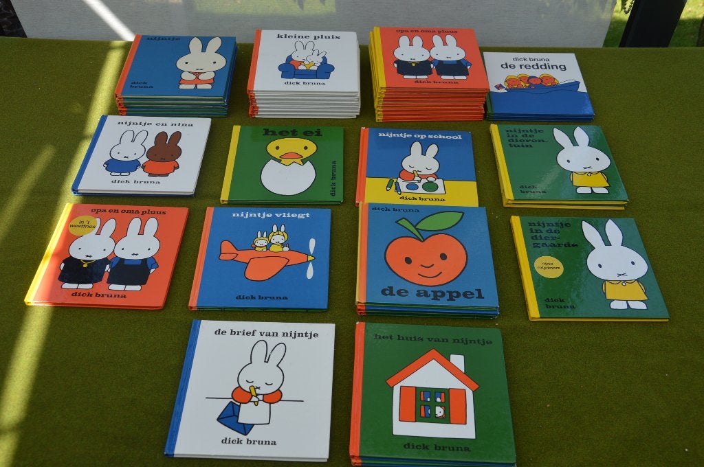 37 vierkanten Nijntje boekjes Dick Bruna: de appel, Opa en O, Gelezen, Fictie algemeen, Jongen of Meisje, Ophalen of Verzenden