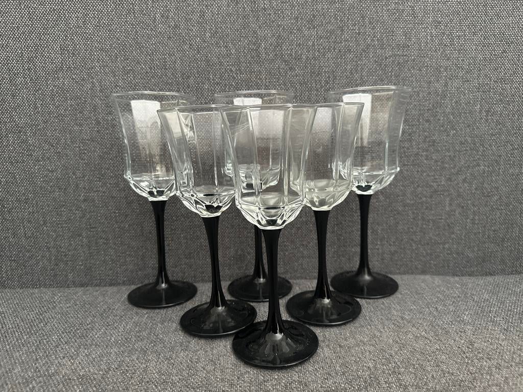 Set van 3 grote 3 kleine vintage wijnglazen met zwarte voet, Ophalen of Verzenden