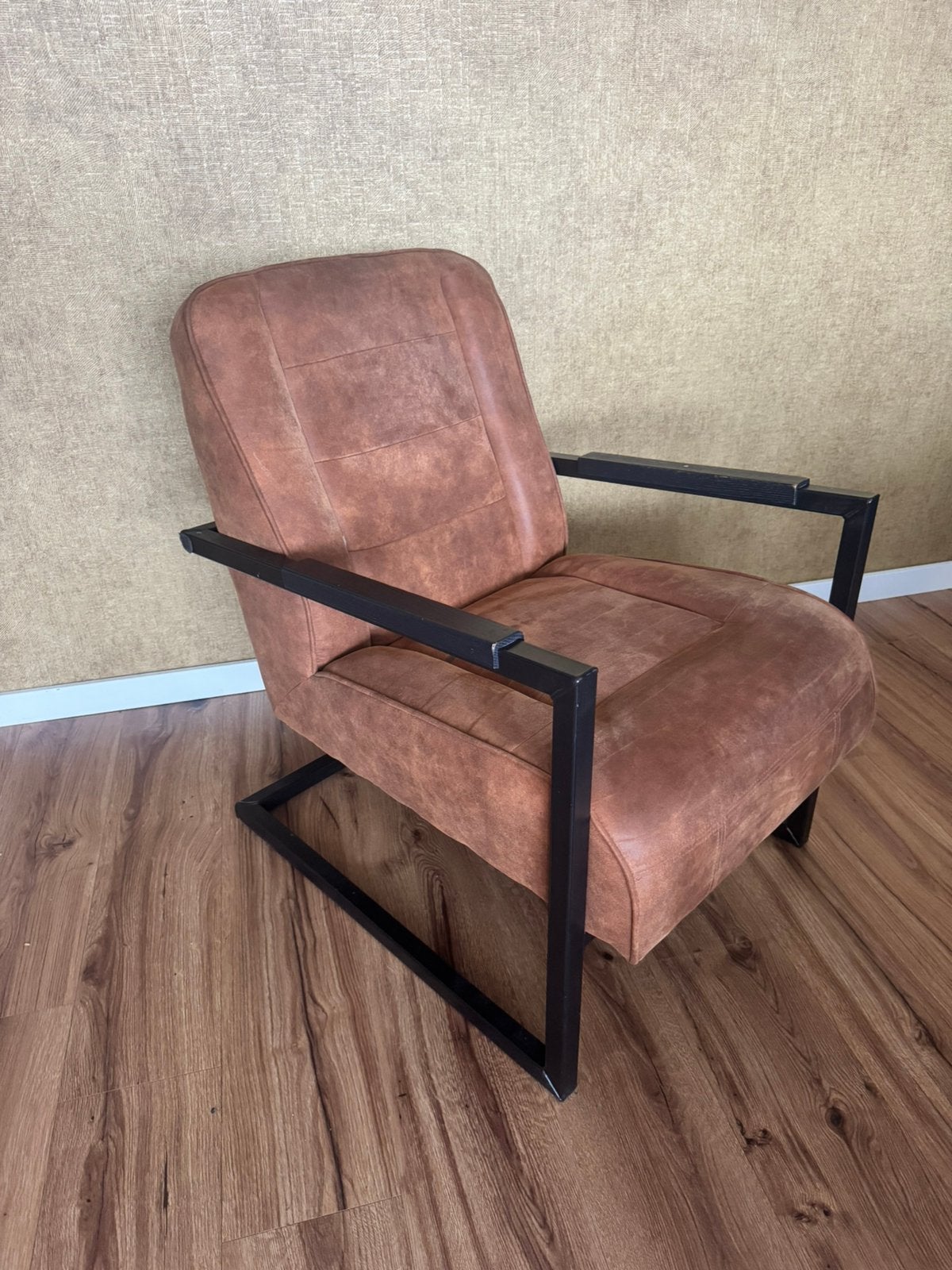 1x Fauteuil cognac relax rust stoel leenbakker kwantum, Huis en Inrichting, Ophalen, Zo goed als nieuw, 75 tot 100 cm, 50 tot 75 cm