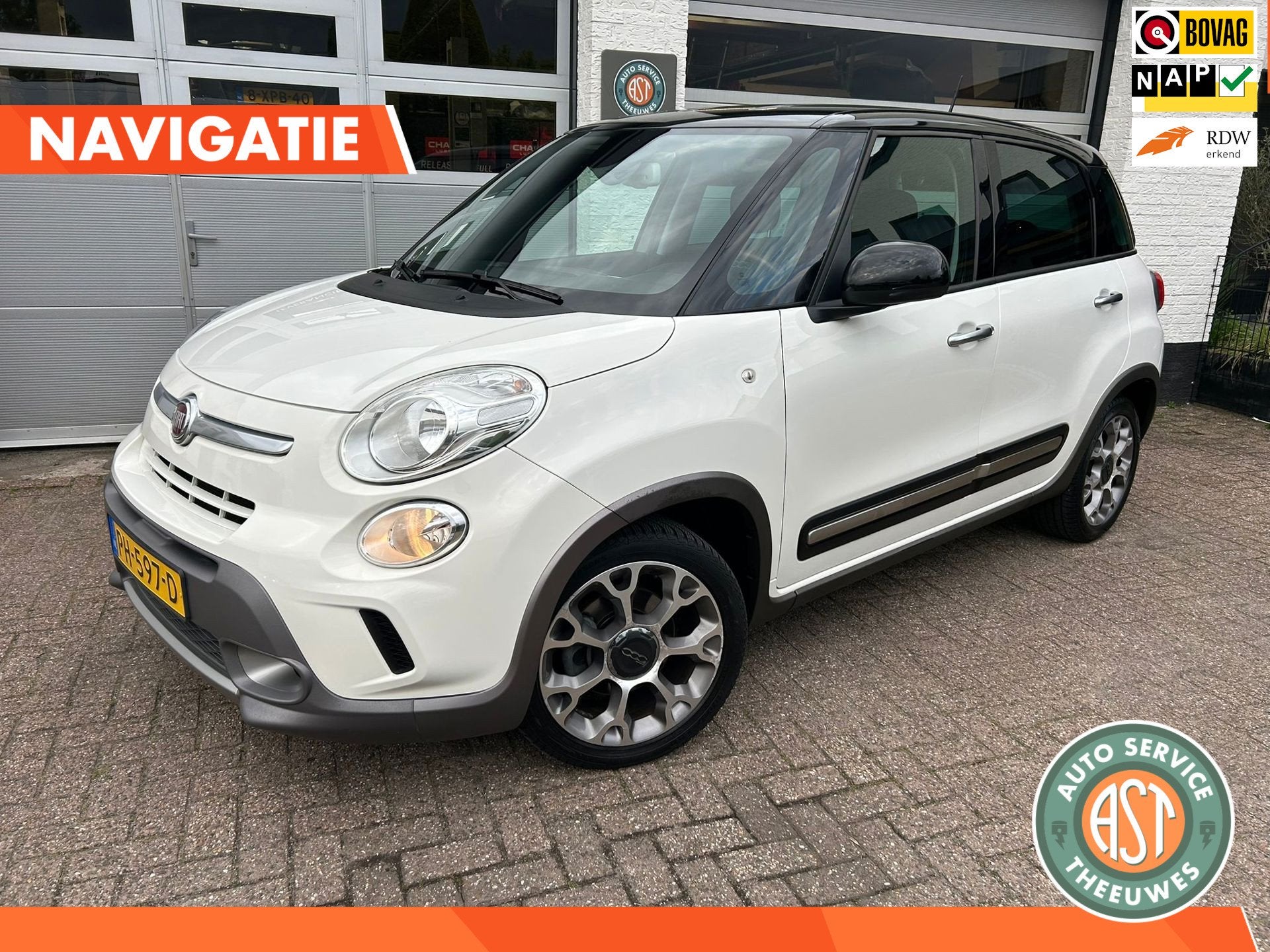Fiat 500 L 0.9 TwinAir Trekking CRUISE|NAVI|PDC|NAP, Voorwielaandrijving, Gebruikt, Leder en Stof, Wit