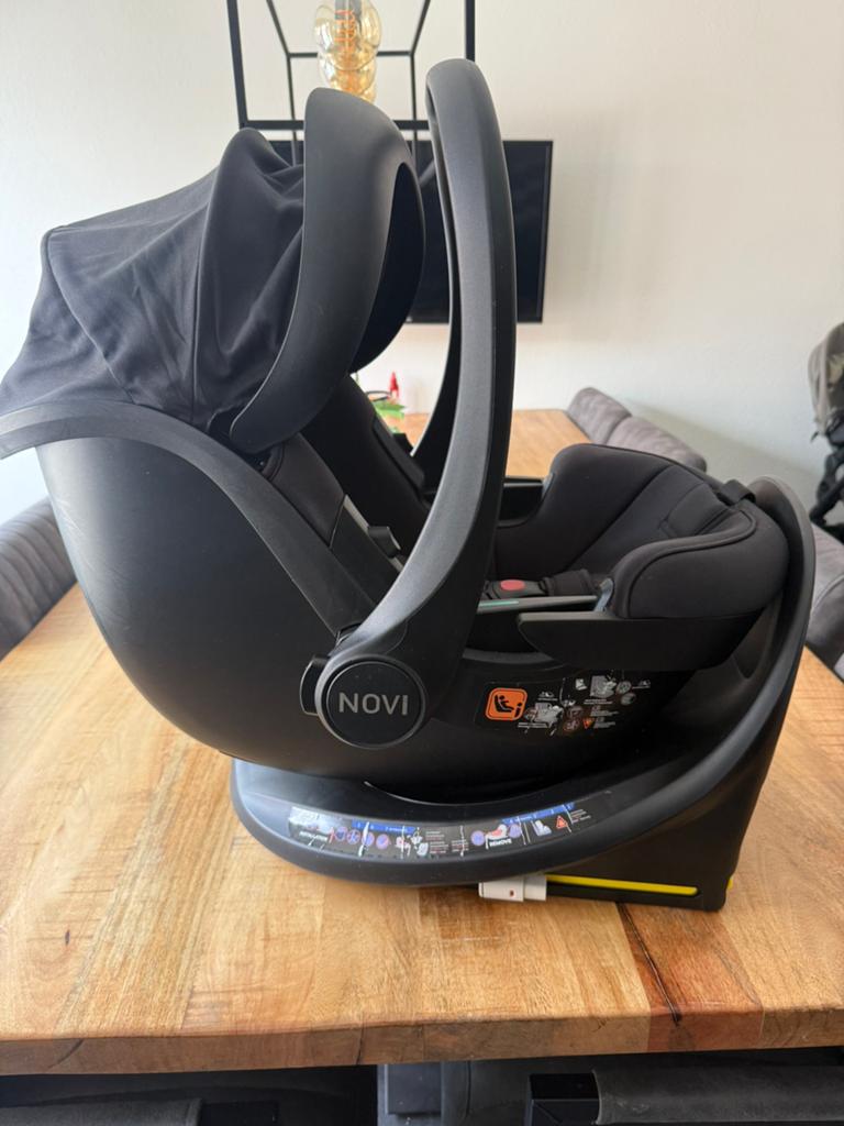 Novi maxi cosi + isofix 360 graden draaibaar, Ophalen of Verzenden, Zo goed als nieuw, Maxi-Cosi, Isofix