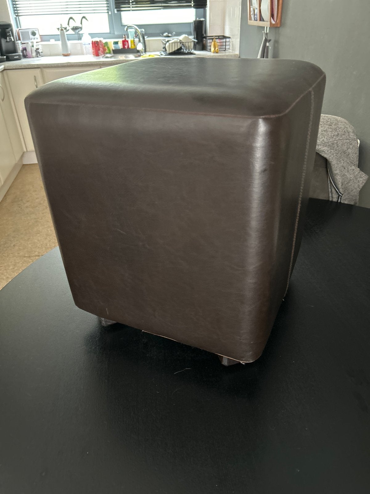 Bruine poef - 36x36x41 cm, Huis en Inrichting, Banken | Voetenbanken en Poefen, Ophalen, Minder dan 50 cm, Gebruikt, Vierkant