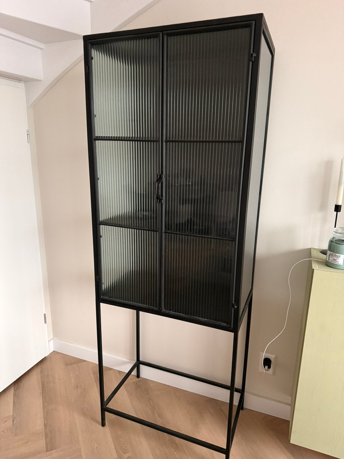 Furnilux industriële vitrine kast, Huis en Inrichting, Woonaccessoires | Kamerschermen, Ophalen, Zo goed als nieuw