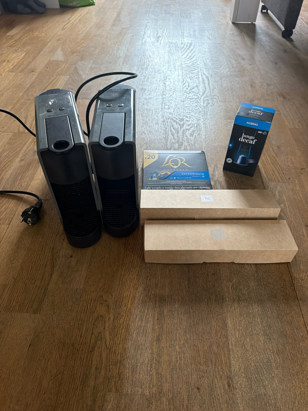 2 Nespresso apparaten met koffiecups, Witgoed en Apparatuur, Gebruikt, Espresso apparaat, Ophalen of Verzenden, 2 tot 4 kopjes