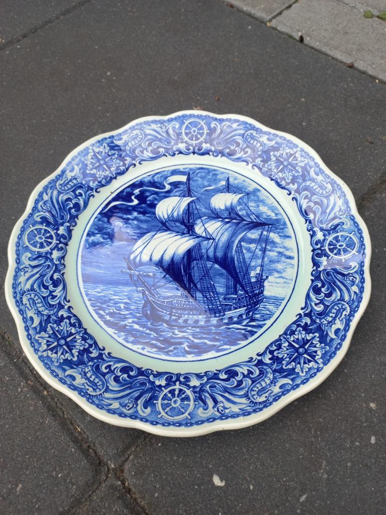 Delfts Blauw Sierbord met VOC Schip - Handgeschilderd, Antiek en Kunst, Ophalen of Verzenden