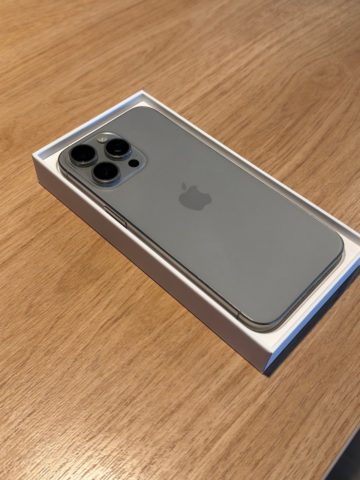 Foto 4 van iPhone 15 Pro Max 256GB Natural Titanium - Zo goed als nieuw