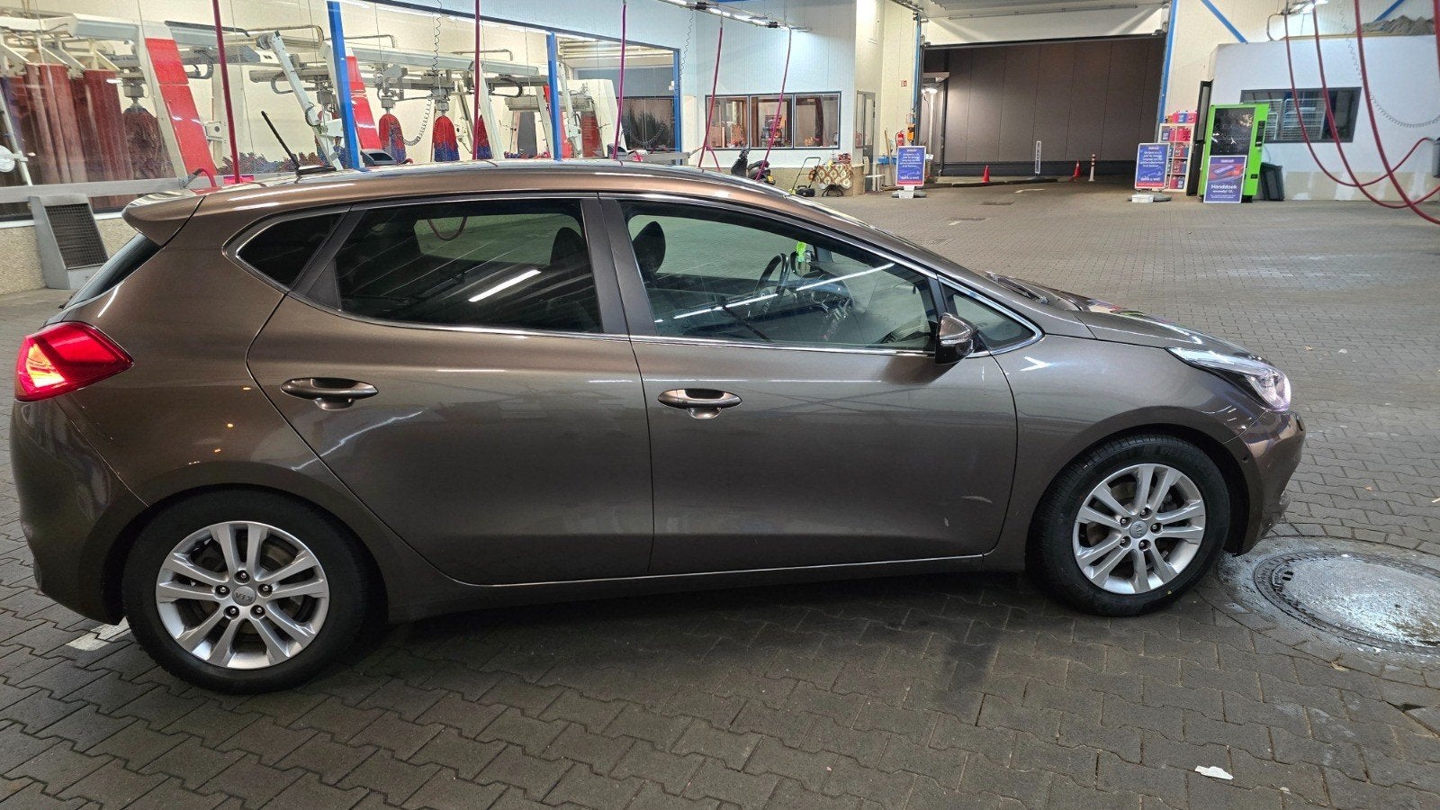 Kia (Pro) Cee'd 1.6 GDI 5DR Premium Pack, Auto's, Voorwielaandrijving, Bi-Xenon koplampen, 4 cilinders, Bruin