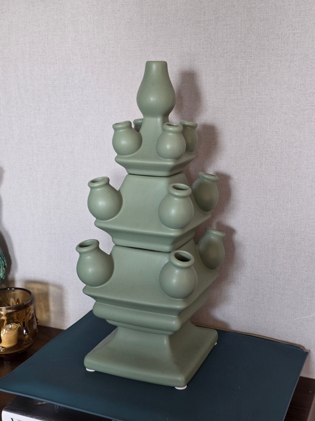 Heinen tulpenvaas pastelgroen/olijfgroen, Huis en Inrichting, Woonaccessoires | Vazen, Ophalen of Verzenden, Zo goed als nieuw